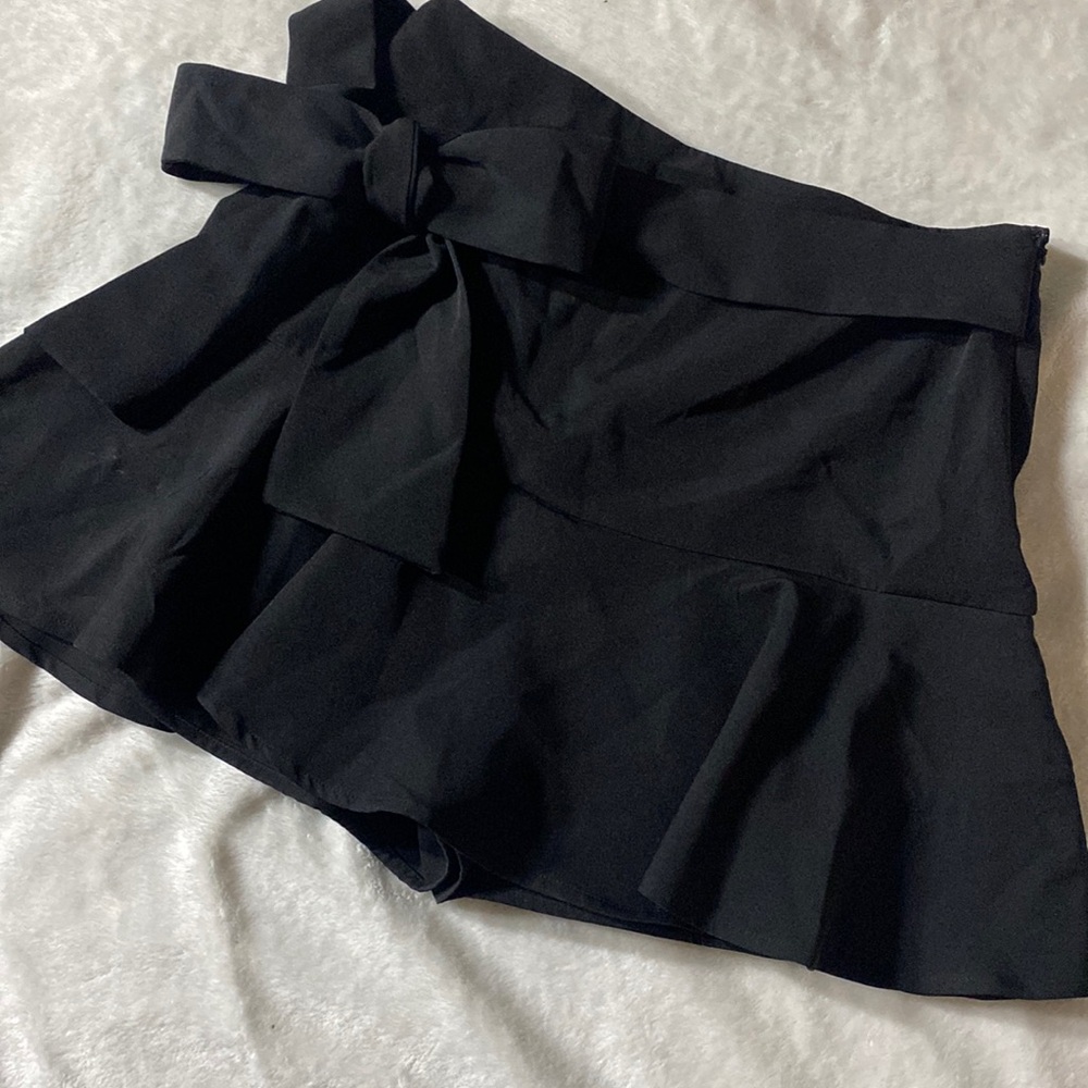 HYFVE Black ruffled mini skort medium